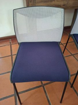 Cadeira de Escritório Mesh Azul Marca Flexform Seminova. 