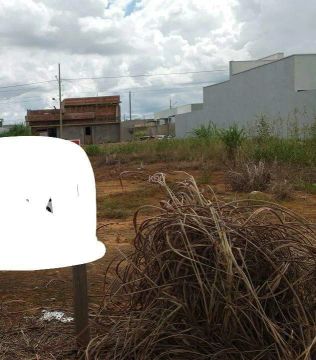 Oportunidade para investir e construir uma ótima casa.