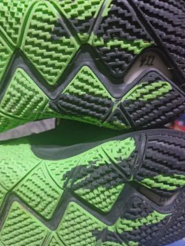 TÊNIS Nike Kyrie 4 edição Hallowen USADO