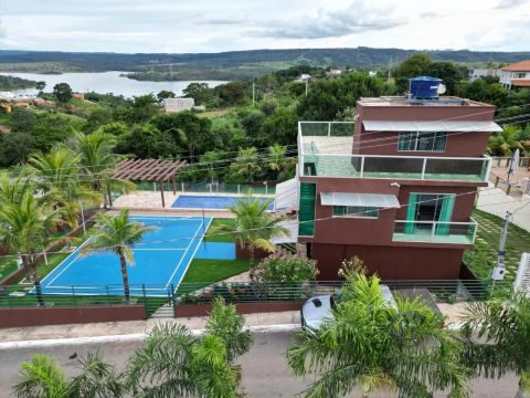 Chácara no Corumbá 4 com Triplex Alto Padrão à Venda em Condomínio Fechado