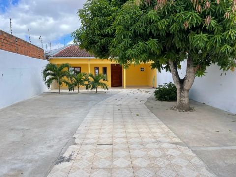 Imóvel para aluguel possui 300 metros quadrados com 2 quartos em Nova Esperança - Arapirac