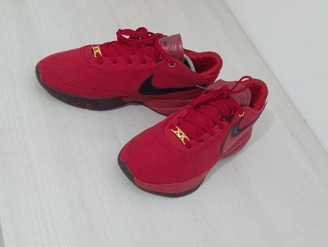 Tênis Nike LeBron 20 Vermelho