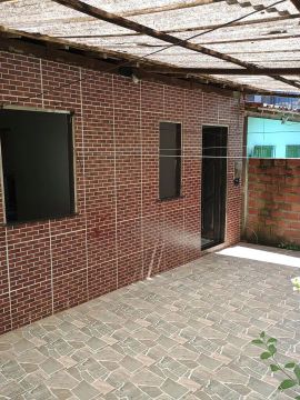 Casa com 2 quartos em ótima localização