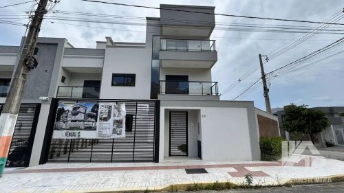 Sobrado Triplex com 3 suítes, piscina a venda em Camboriú