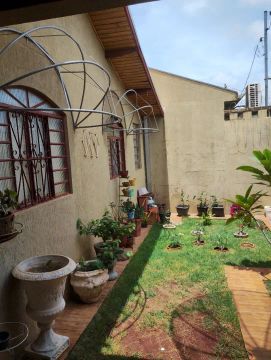 CASA NO BAIRRO PARATI