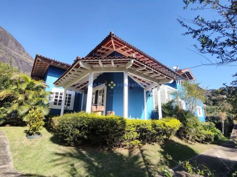 Casa ampla em Condomínio à venda, no Vale do Samambaia, são 323m² por R$ 2.500.000,00, em