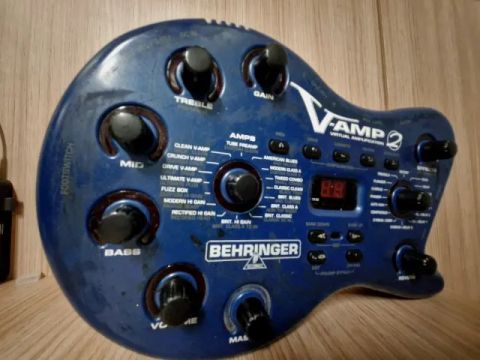 PEDALEIRA BEHRINGER V-AMP 2