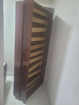 Cama de madeira 
