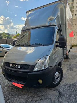 Iveco 35s14 2018 com 153 mil km e baú reforçado
