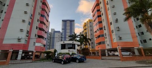 Bom Apartamento em Capim Macio