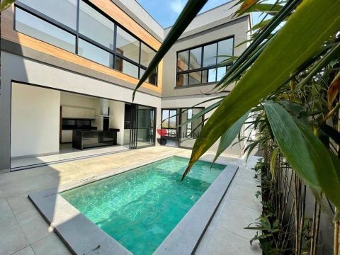 Casa sobrado alto padrão, com 307m², 4 quartos/suítes, à venda no Condomínio Terras de Sie
