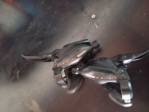 Par de manete hidráulica Shimano 3x8