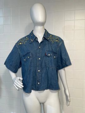 Camisa feminina jeans bordada cropped Levi?s tamanho gg