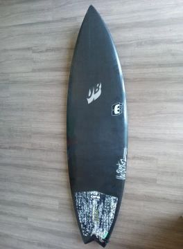 PRANCHA FULL CARBONO 5'6 18 23L UDO BASTOS