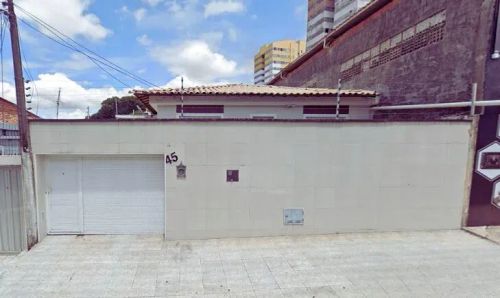 Casa Térrea Versátil no Jóquei Clube: Ideal para Residência ou Comércio!