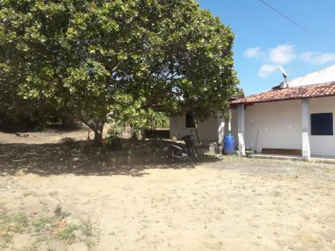 Chácara, casa ampla em zona urbana 