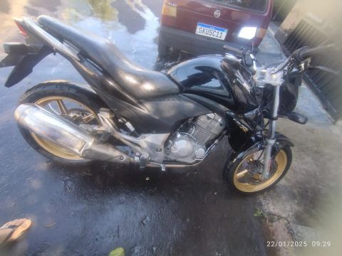 CB 300 no precinho