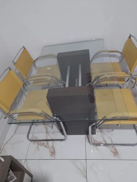 Mesa de Jantar tampo de vidro 4 lugares