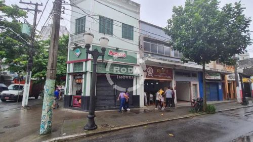 Loja Comercial espaçosa do Centro de Santos com cozinha de banheiro