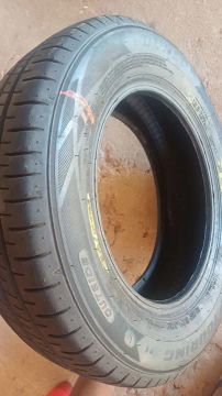 Vendo um Pneu Dunlop na medida 185/65r14