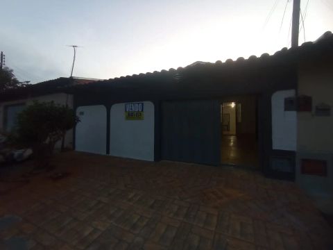 Casa 4/4 no conjunto vera cruz em goiania 