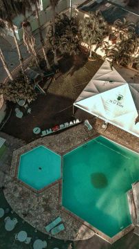 Hotel com piscina e restaurante ARRENDAMENTO 
