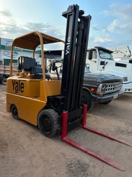 Vendo empilhadeira Yale