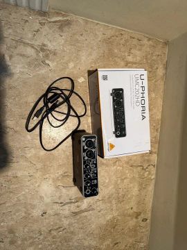 Interface de Áudio Behringer U-phoria UMC202HD
