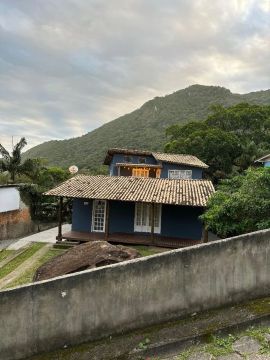 Alugo Casa com 5 quartos Próximo Praia
