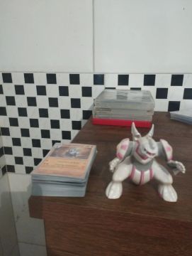 Boneco Pokemon palkia e cartas 