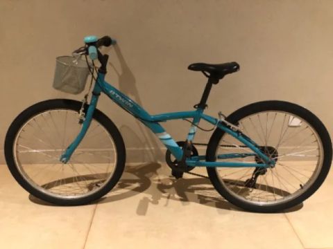 Bicicleta infantil verde água semi nova