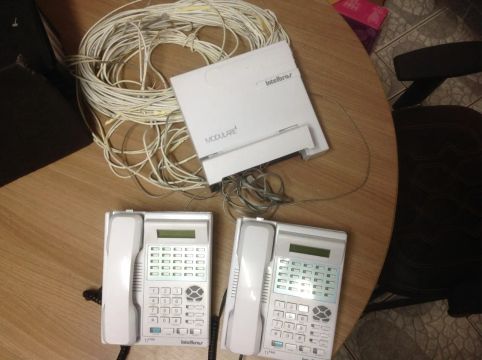 Central Telefônica Intelbras Modular e 2 Telefones