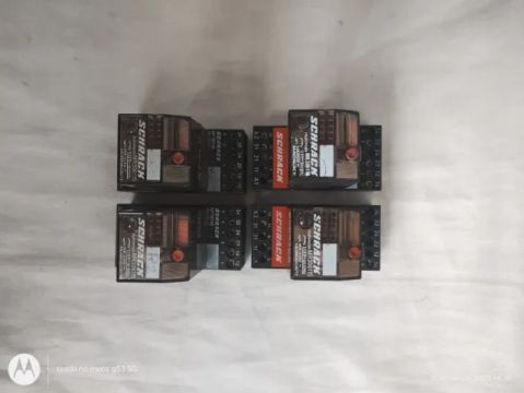 Relé auxiliar schrack bobina 110v 30 reais cada !