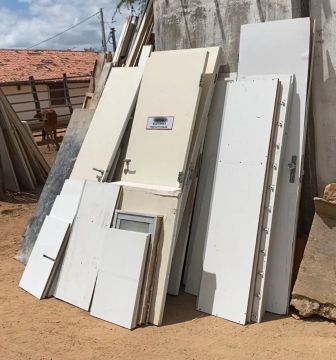 Portas laminadas e madeiramento MDF 
