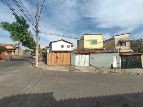 Casa em Rua Mário Pinheiro de Souza - Serrano - Belo Horizonte/MG