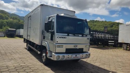 ford/carg 816s, ano 2013, com bau, prata