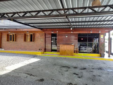 Ponto comercial com garagem e segurança