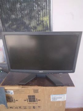 Monitor Acer LCD 19 polegadas. Lê descrição 