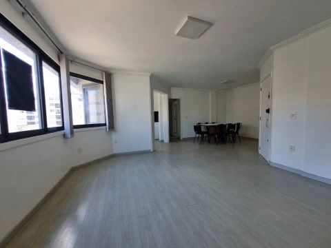 Imóvel para venda possui 145 metros quadrados com 2 quartos em Centro - Balneário Camboriú