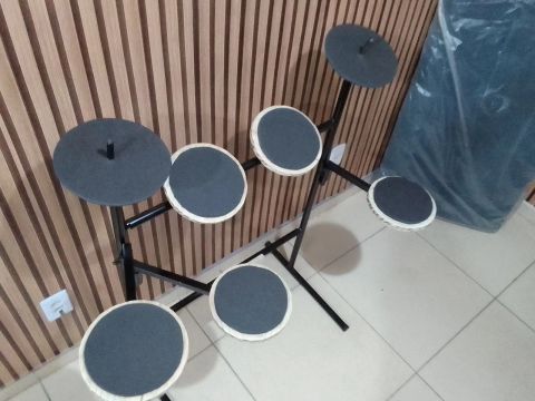 Estou vendendo essa bateria de estudo praticável caseira sem som para estudar 
