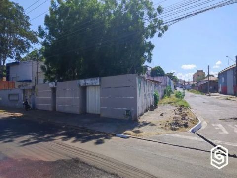 Casa para aluguel possui 300 metros quadrados com 5 quartos em Vermelha - Teresina - PI