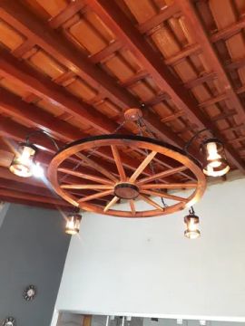 Luminária roda de carroça pendente 