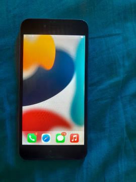 iPhone 6s Plus - Rachadura pequena na direita da tela
