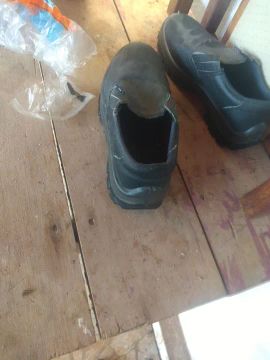 Sapatos Pretos - Tamanho 40
