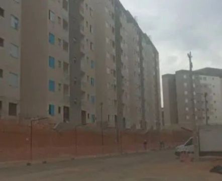 Pedreiro disponível de acabamento 