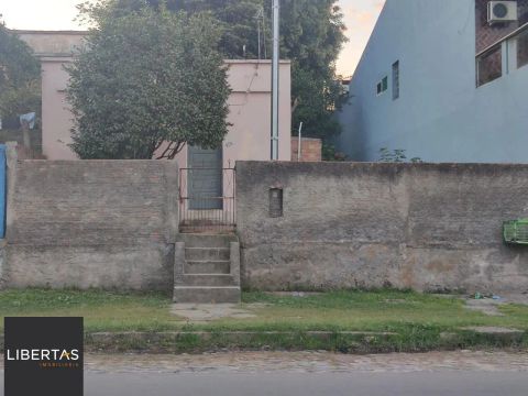Terreno com 300 m² por R$ 350.000,00 na Rua Doutor Hector Acosta nº 202 - Centro
