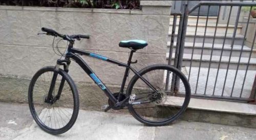 Bicicleta de montanha preta