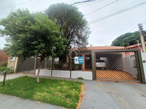 CASA COM 4 DORMS SENDO 2 SUITES NO JOCKEI CLUB