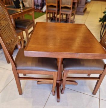 Mesa e cadeiras Masotti Gramado
