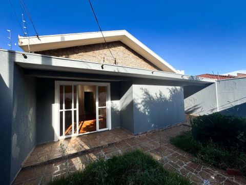 PARTICULAR Casa com 3 quartos próximo ao centro + Edícula